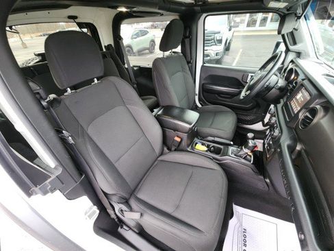 Used 2018 Jeep Wrangler Sport image 13