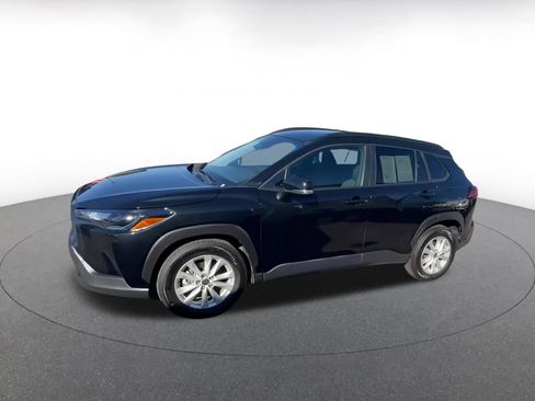 Used 2025 Toyota Corolla Cross LE image 8