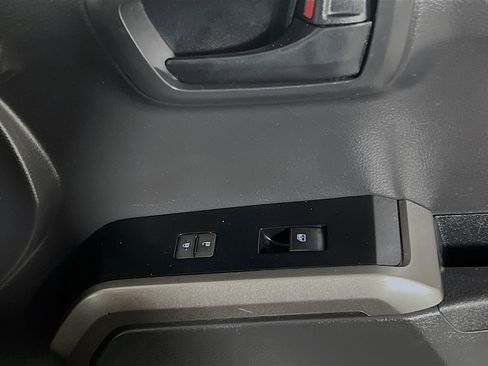 Used 2022 Toyota Tacoma SR5 RWD image 31