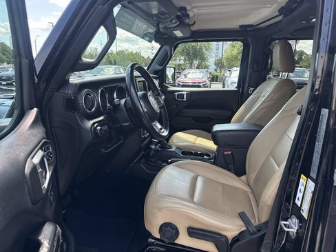 Used 2018 Jeep Wrangler Unlimited Sahara w/ Safety Group AWD/4WD image 16