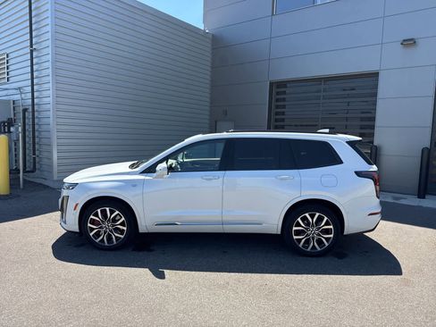 Used 2022 Cadillac XT6 Sport w/ Platinum Package AWD/4WD image 2