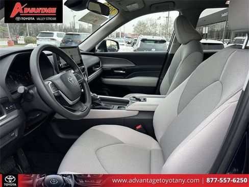 Certified 2025 Toyota Grand Highlander AWD image 19