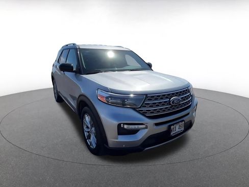 Used 2023 Ford Explorer Limited image 2