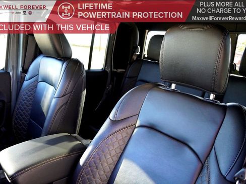 Used 2022 Jeep Gladiator Overland image 16