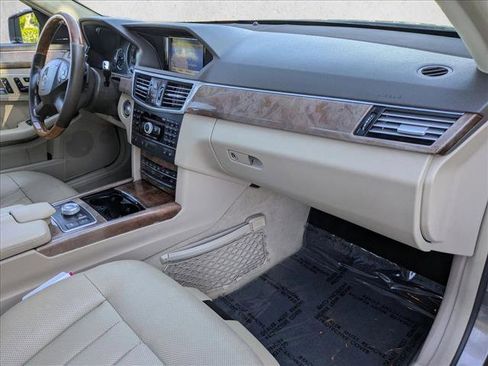 Used 2010 Mercedes-Benz E 550 Sedan image 22