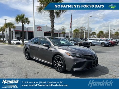 Used 2024 Toyota Camry SE image 1
