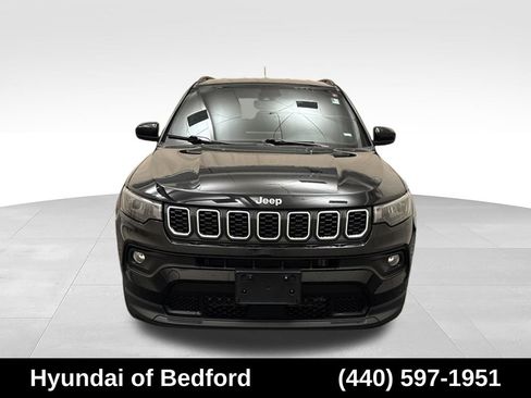 Used 2024 Jeep Compass Latitude AWD/4WD image 2