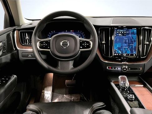 Certified 2023 Volvo XC60 B5 Ultimate w/ Climate Package image 6