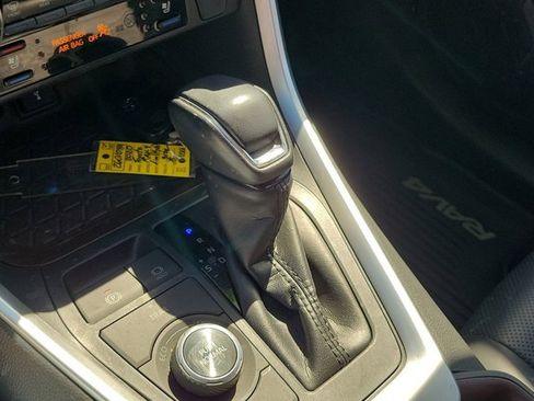 Used 2020 Toyota RAV4 Limited image 25