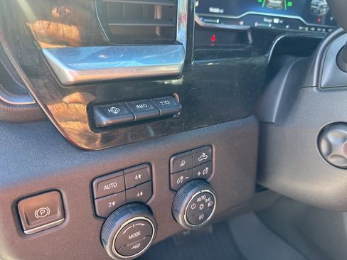 Used 2022 Chevrolet Silverado 1500 LTZ image 13