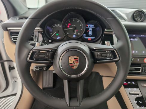 Certified 2025 Porsche Macan AWD/4WD image 27