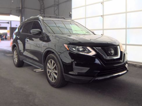 Used 2019 Nissan Rogue S w/ Special Edition Package FWD image 2