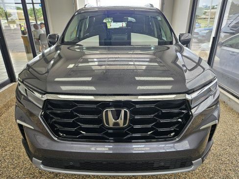 Used 2024 Honda Pilot Touring image 7