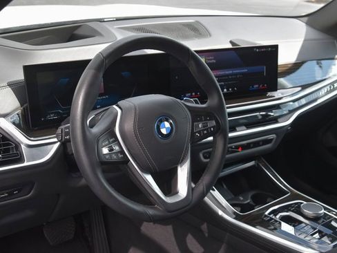 Used 2024 BMW X5 xDrive50e image 19