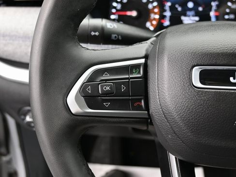 Used 2024 Jeep Compass Latitude image 18