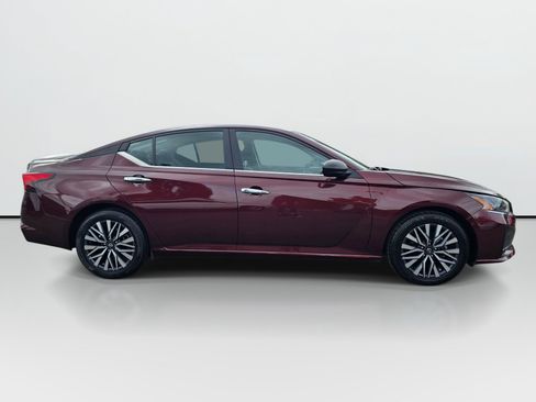 Used 2025 Nissan Altima 2.5 SV FWD image 6