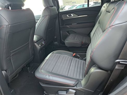 New 2026 Ford Explorer ST-Line w/ ST-Line Street Pack image 12