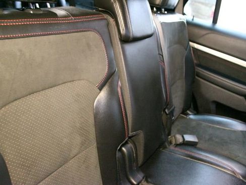 Used 2018 Ford Explorer XLT w/ XLT Appearance Package AWD/4WD image 14