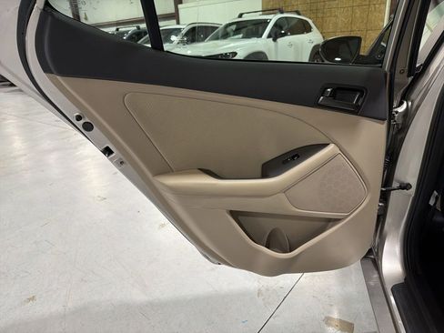 Used 2013 Kia Optima LX w/ Convenience Pkg image 29