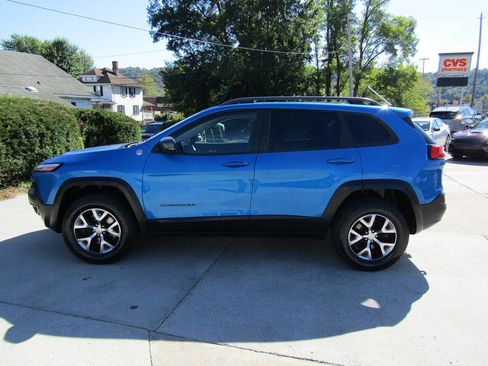 Used 2018 Jeep Cherokee Trailhawk w/ Comfort/Convenience Group image 3
