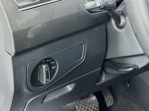 Used 2023 Volkswagen Tiguan SE FWD image 16