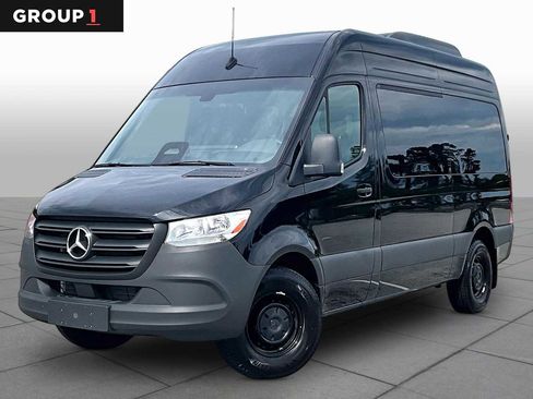 Used 2025 Mercedes-Benz Sprinter 2500 image 1