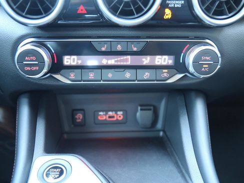 Used 2025 Nissan Sentra SR w/ SR Premium Package image 14