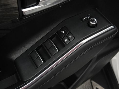 Used 2023 Toyota Highlander Limited image 10