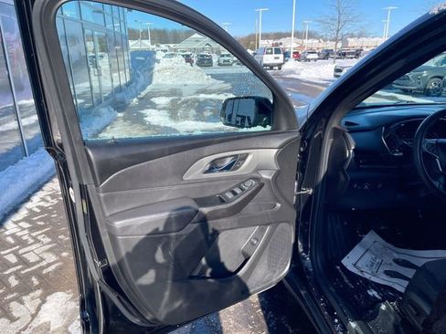 Used 2023 Chevrolet Traverse LT image 21