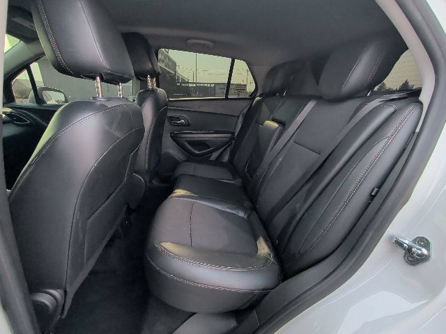 Used 2021 Chevrolet Trax LT w/ LT Convenience Package AWD/4WD image 26