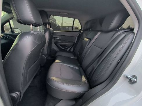 Used 2021 Chevrolet Trax LT w/ LT Convenience Package AWD/4WD image 26