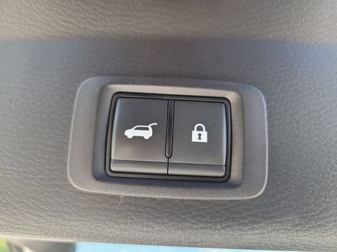 Used 2025 Mitsubishi Outlander SE FWD image 12