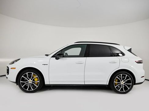 Certified 2023 Porsche Cayenne Turbo S AWD/4WD image 2