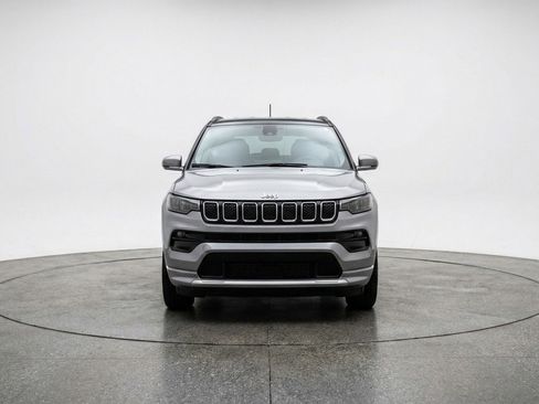 Used 2025 Jeep Compass Limited AWD/4WD image 2