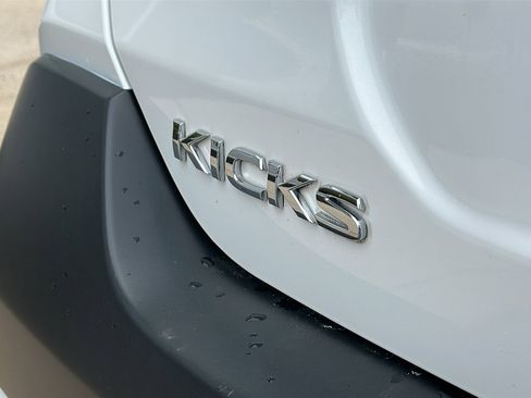 Used 2018 Nissan Kicks SR w/ Premium Package image 10