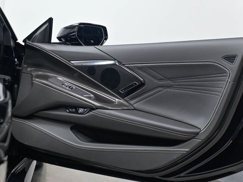 Used 2025 Chevrolet Corvette Z06 RWD image 32