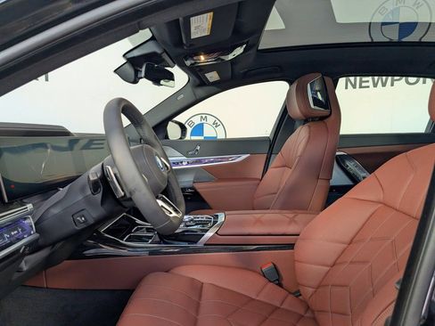 New 2026 BMW i7 xDrive60 w/ Premium Package AWD/4WD image 2