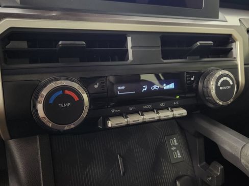 Used 2024 Toyota Tacoma SR5 AWD/4WD image 29