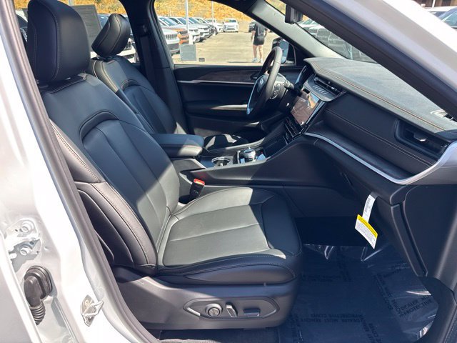 New 2026 Jeep Grand Cherokee L Limited AWD/4WD image 31