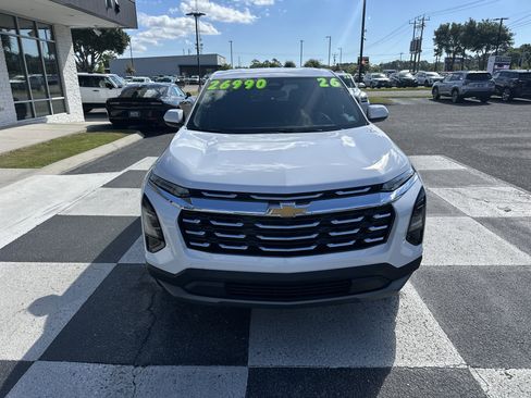 Used 2026 Chevrolet Equinox LT FWD image 2