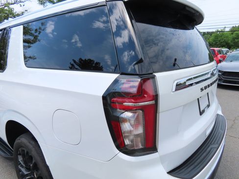 Used 2023 Chevrolet Suburban LT w/ Luxury Package AWD/4WD image 10