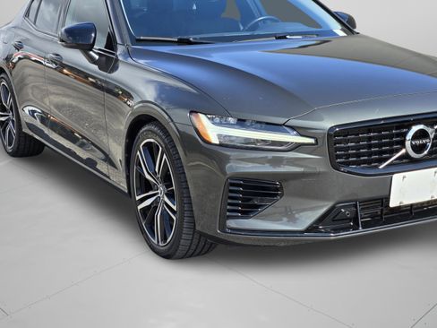Used 2022 Volvo S60 T8 R-Design Expression w/ Premium Package AWD/4WD image 31