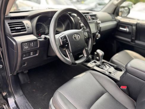 Used 2018 Toyota 4Runner TRD Off-Road Premium AWD/4WD image 13