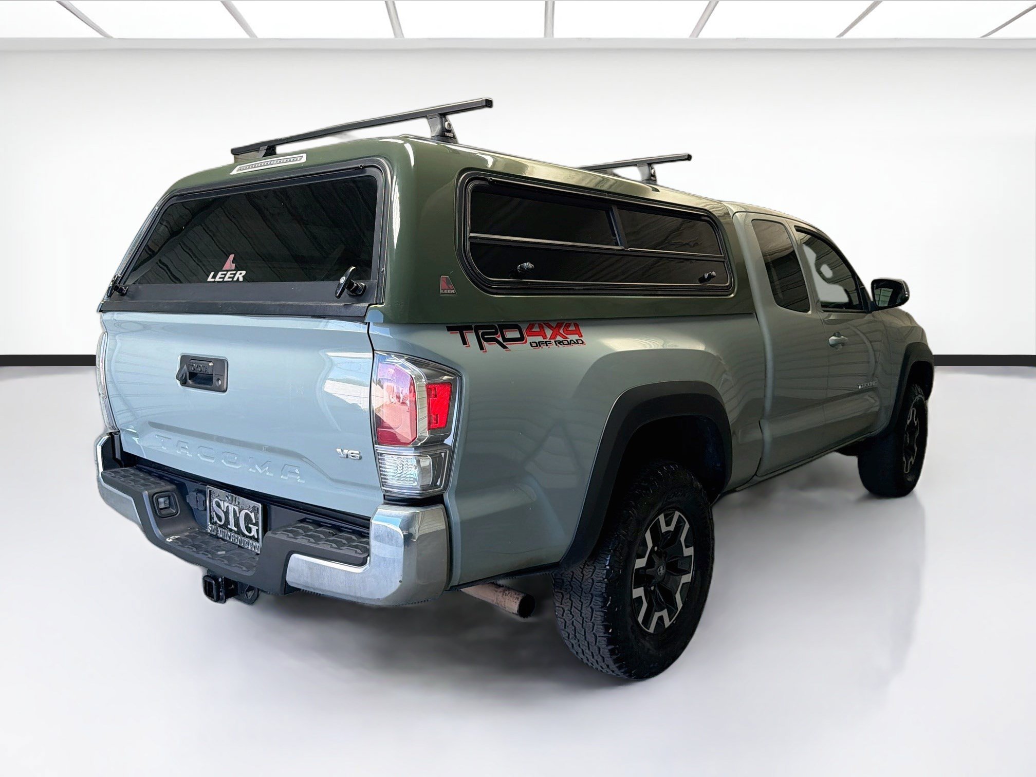 Used 2022 Toyota Tacoma TRD Off-Road w/ TRD Premium Off Road Package AWD/4WD image 4