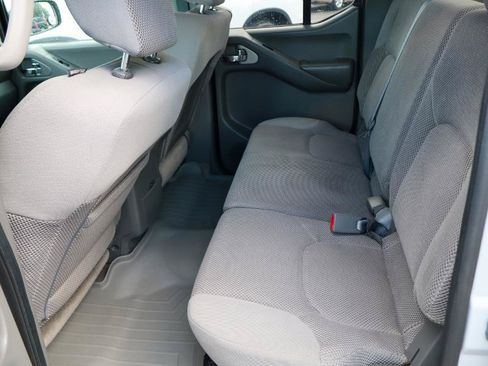 Used 2012 Nissan Frontier SV w/ SV Premium Utility Pkg AWD/4WD image 9