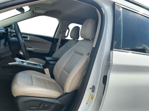 Used 2023 Ford Explorer XLT w/ Equipment Group 202A AWD/4WD image 9