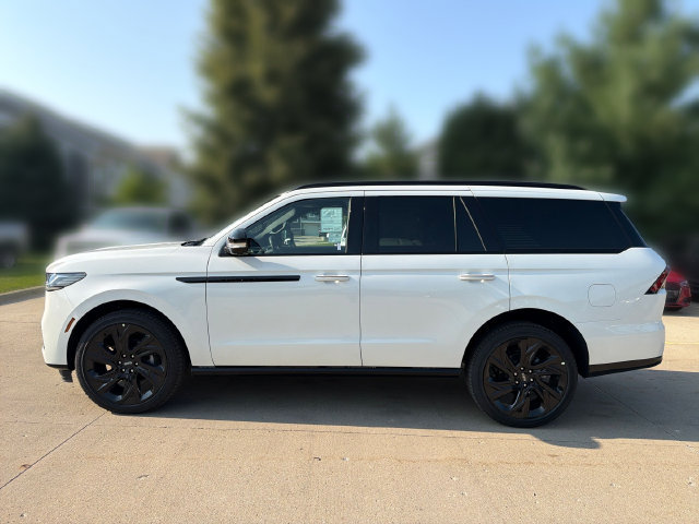 New 2027 Lincoln Navigator Reserve w/ Jet Appearance Package AWD/4WD image 9