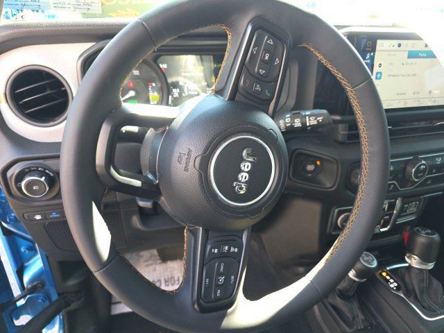 Used 2024 Jeep Wrangler Unlimited w/ Convenience Group AWD/4WD image 14
