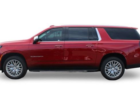 Used 2025 Chevrolet Suburban Premier image 8