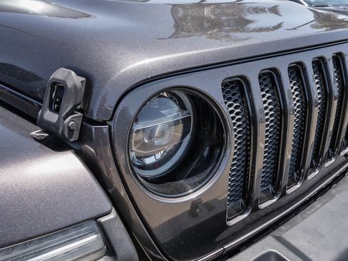 Used 2021 Jeep Wrangler Unlimited Sahara AWD/4WD image 7
